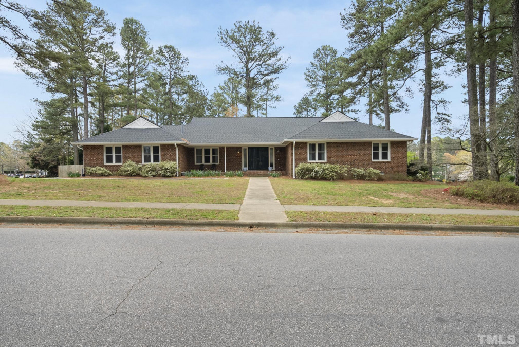 7221 Stonehenge Dr, Raleigh, NC 27613 Raleigh Realty