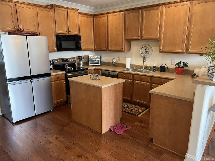 2704 Jamestown Ct Burlington, NC 27215