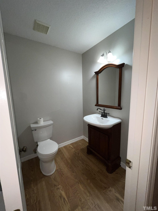 1409 Andersonwood Dr Fuquay Varina, NC 27526