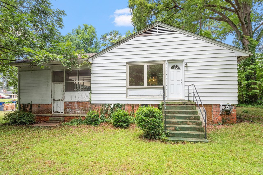 118 Clarendon Crescent, Raleigh, NC 27610 Raleigh Realty