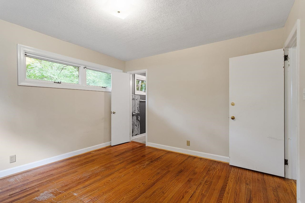 118 Clarendon Crescent, Raleigh, NC 27610 Raleigh Realty