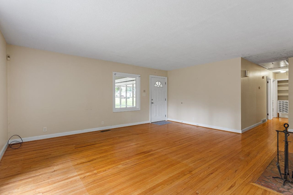 118 Clarendon Crescent, Raleigh, NC 27610 Raleigh Realty