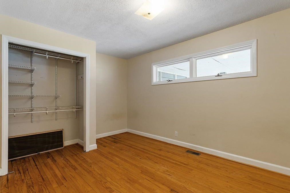 118 Clarendon Crescent, Raleigh, NC 27610 Raleigh Realty