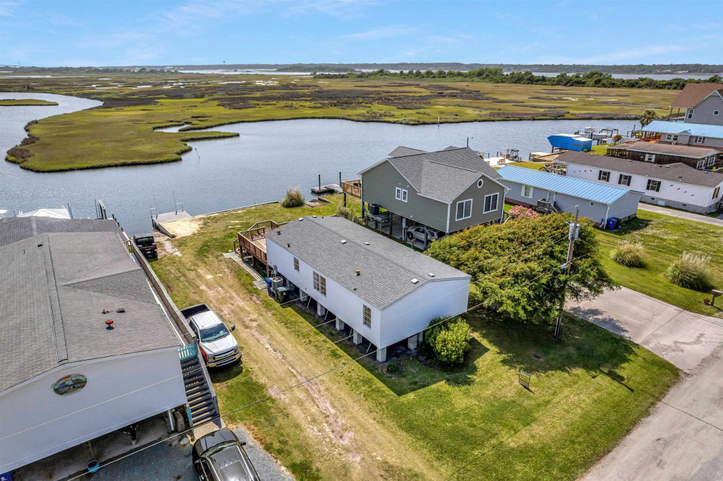 3065 Third St Surf City, NC 28445