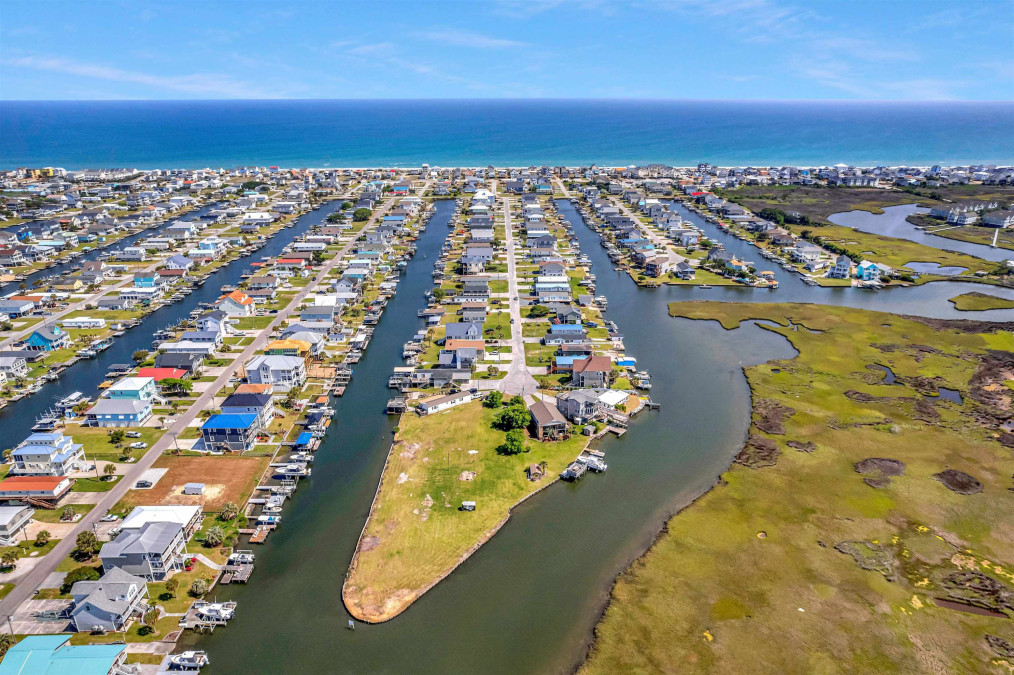 3065 Third St Surf City, NC 28445