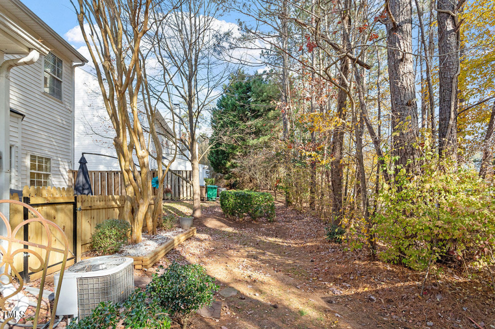 108 Pointe Crest Ct Cary, NC 27513