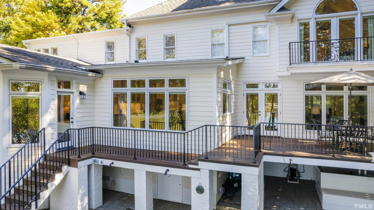 222 Lochwood West Dr, Cary, NC 27518 Raleigh Realty