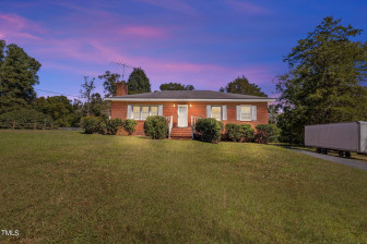 95 Windsor St Goldston, NC 27252