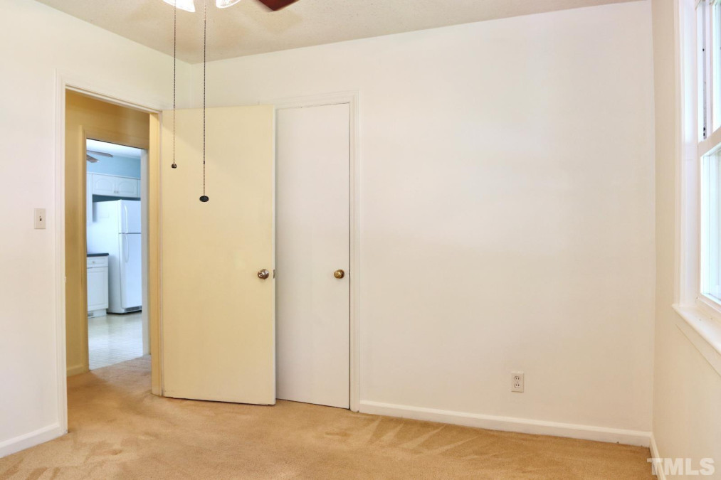 1533 Sherwood Dr Burlington, NC 27215