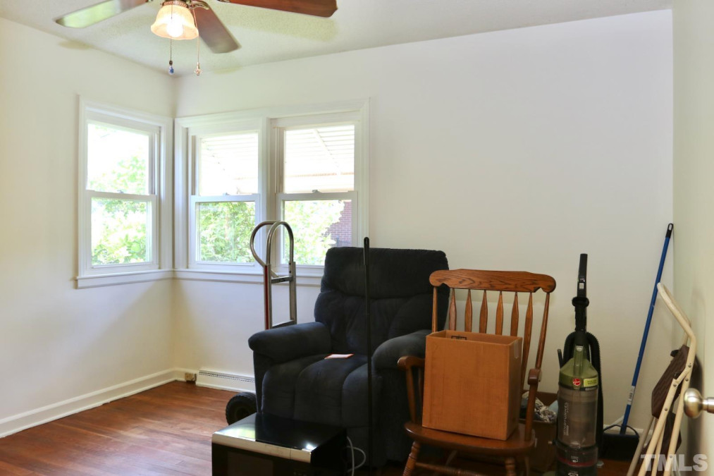 1533 Sherwood Dr Burlington, NC 27215