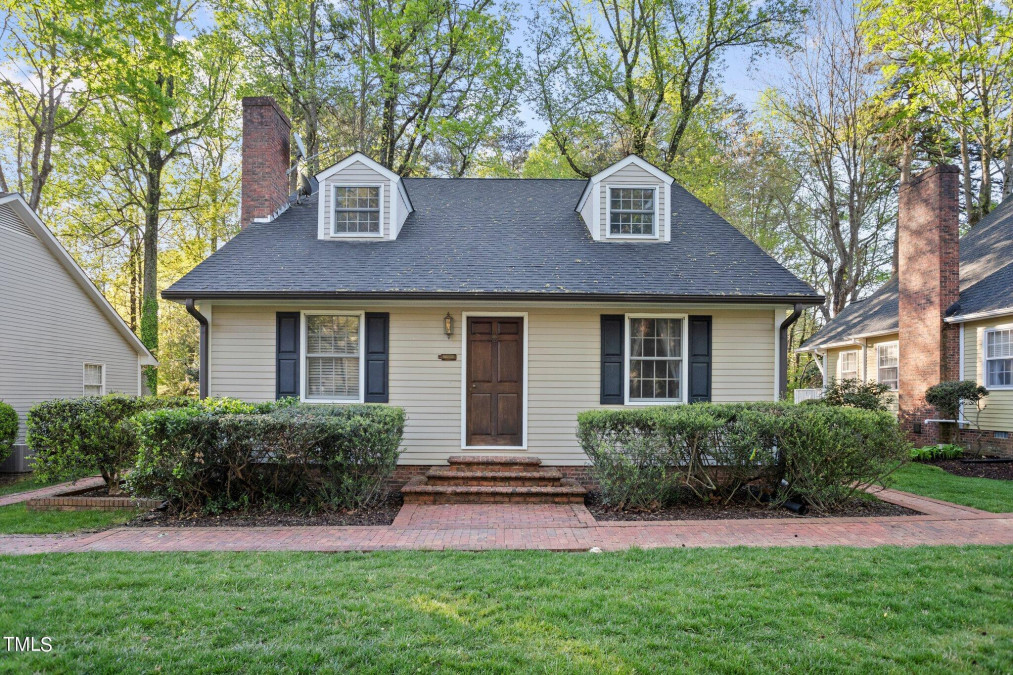 4 White Oak St Elon, NC 27244