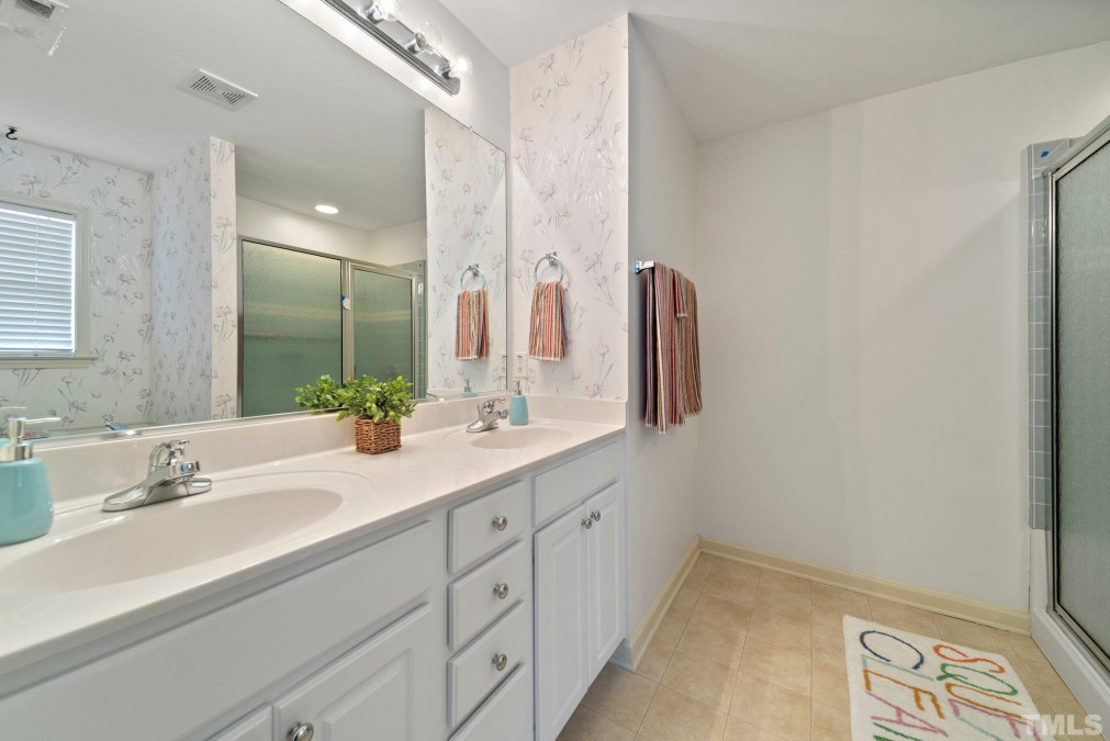 1336 Coppergate Trl Burlington, NC 27215