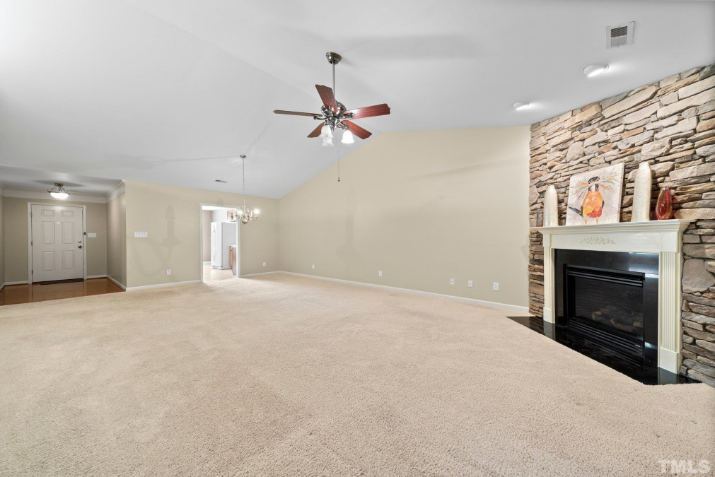 1336 Coppergate Trl Burlington, NC 27215