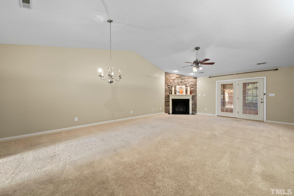 1336 Coppergate Trl Burlington, NC 27215