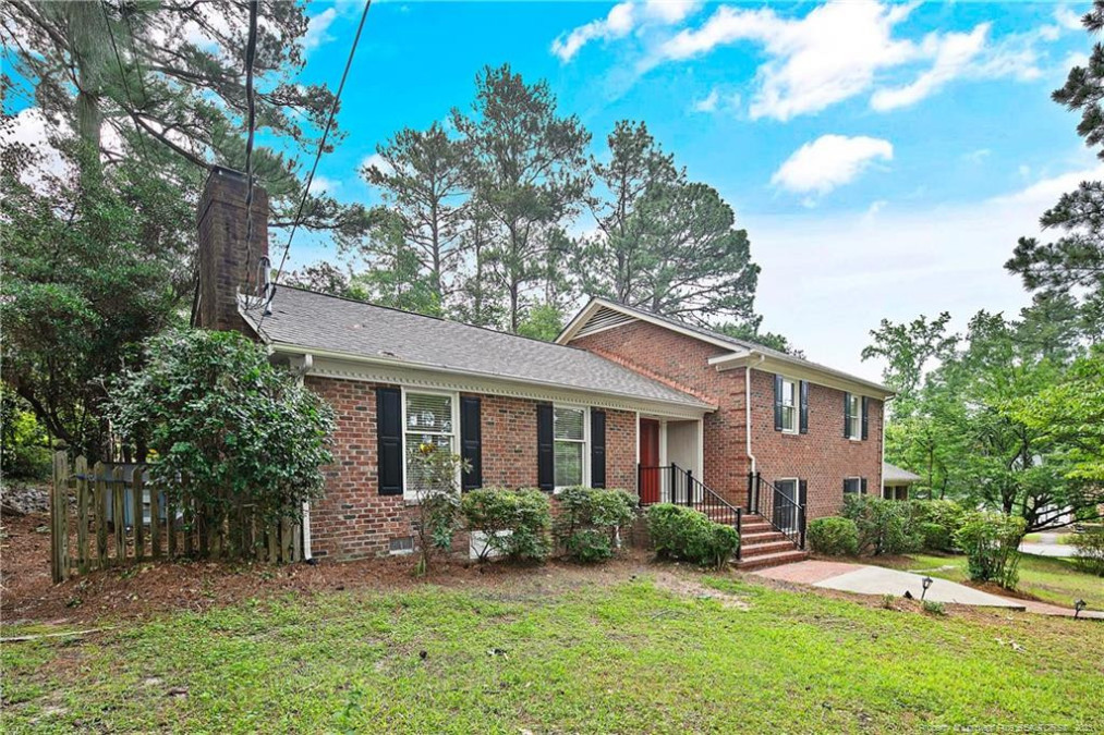 2305 Mirror Lake Dr Fayetteville, NC 28303