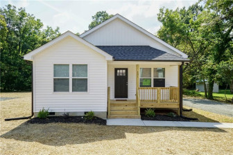 201 Robin Ln Graham, NC 27253