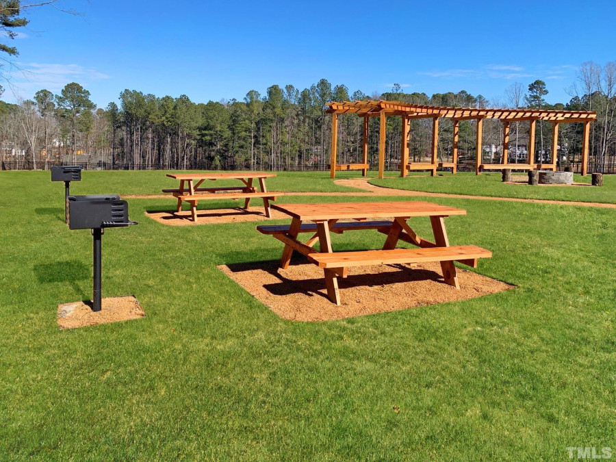 438 Clark Creek Ln Cary, NC 27519