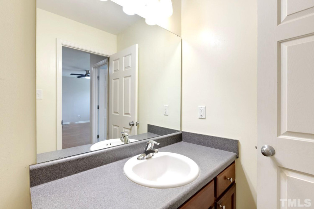 2005 Sterling Hill Dr Fuquay Varina, NC 27526