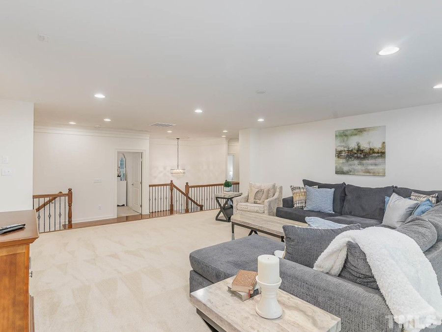 116 Eagles Watch Ln Chapel Hill, NC 27517