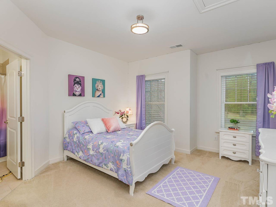 116 Eagles Watch Ln Chapel Hill, NC 27517