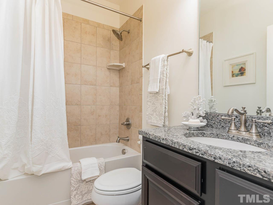 116 Eagles Watch Ln Chapel Hill, NC 27517