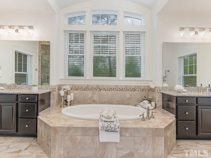 116 Eagles Watch Ln Chapel Hill, NC 27517