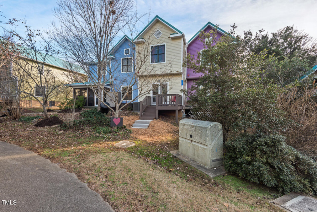 137 Viburnum Way Carrboro, NC 27510