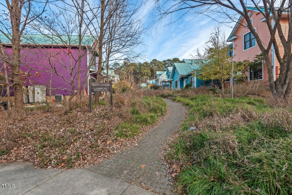 137 Viburnum Way Carrboro, NC 27510