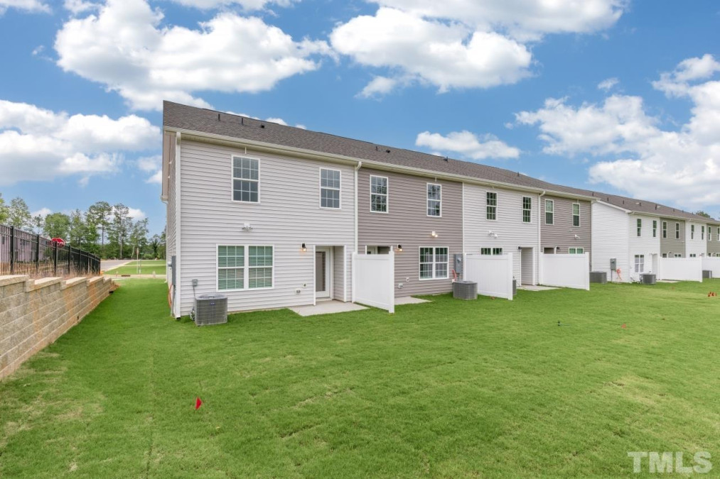 96 March Creek Dr Fuquay Varina, NC 27526