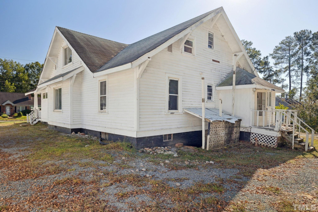 221 Charlotte Ave Sanford, NC 27330