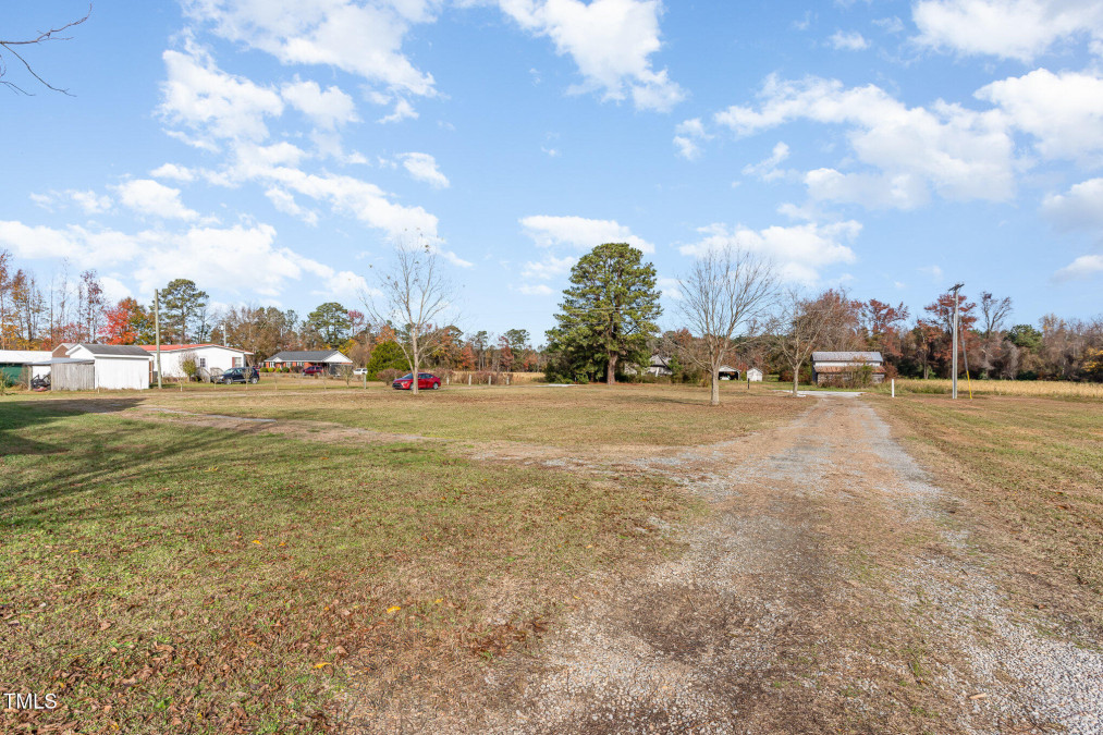 841 Crows Foot Rd Mount Olive, NC 28365