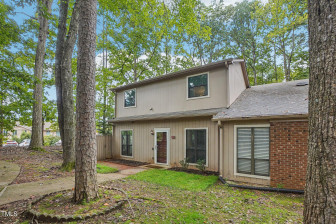 207 Twin Oaks Pl Cary, NC 27511