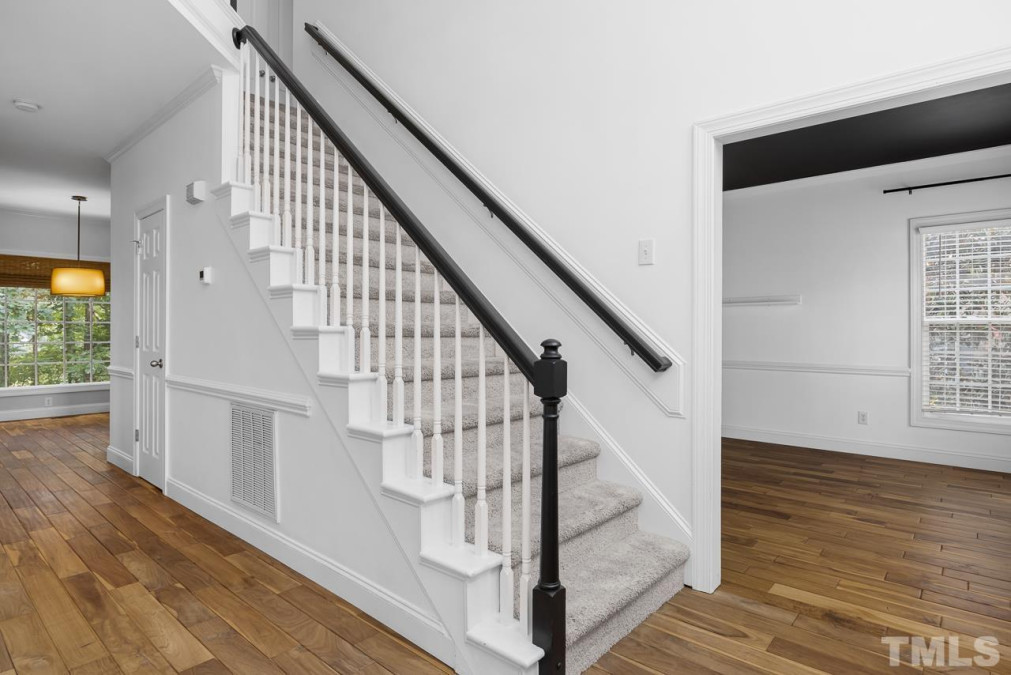 105 Poplar Knoll Ct Cary, NC 27519