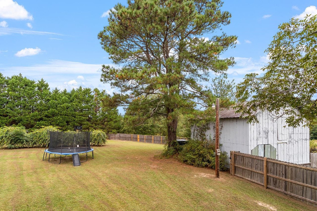 1865 Bud Lipscomb Rd Willow Springs, NC 27592
