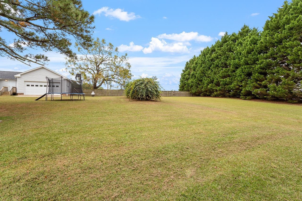 1865 Bud Lipscomb Rd Willow Springs, NC 27592
