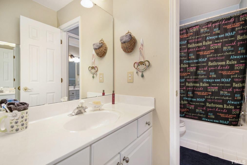 1215 Anora Dr Apex, NC 27502