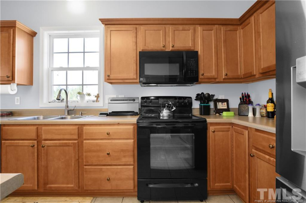 1025 Thistle Gold Dr Hope Mills, NC 28348