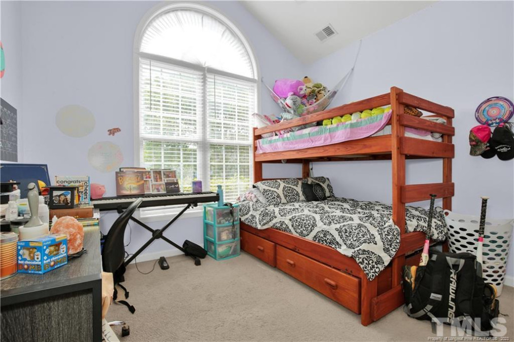 1025 Thistle Gold Dr Hope Mills, NC 28348