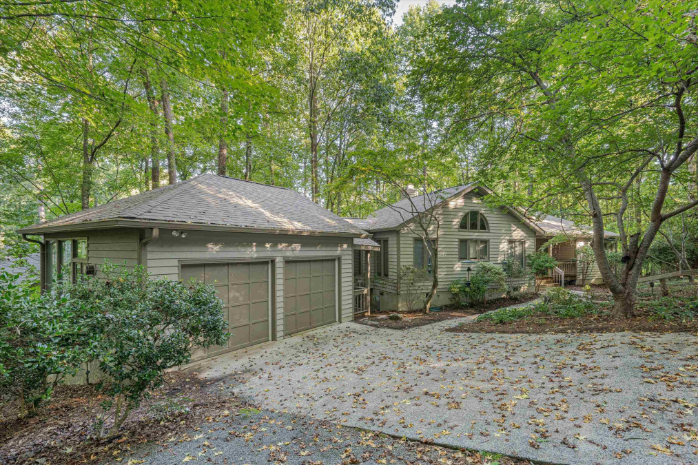 100 Rhododendron Dr Chapel Hill, NC 27517