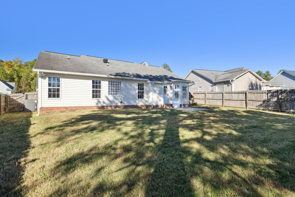 215 Beaconfield Dr Fayetteville, NC 28311
