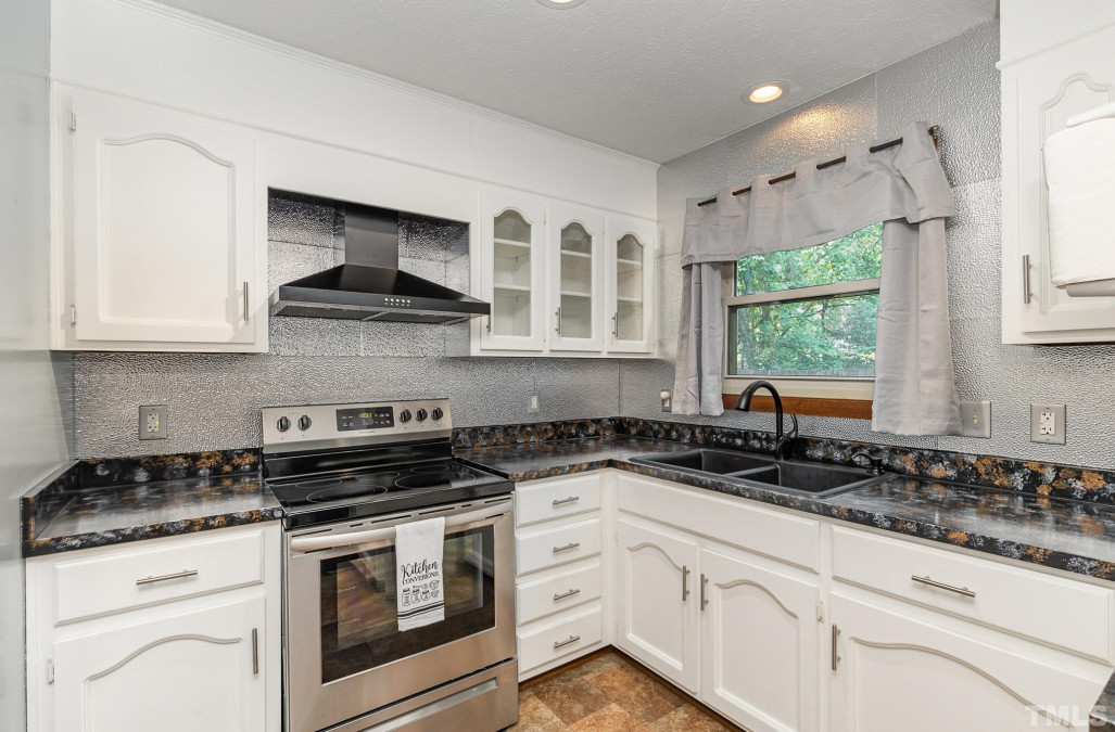 318 Edgeway Loop Fayetteville, NC 28314