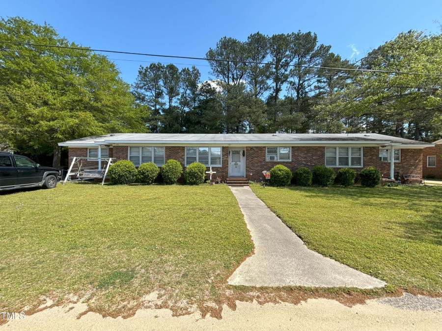 125 Heath St Clinton, NC 28328