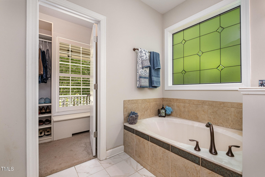 215 Hopesworth Ct Hillsborough, NC 27278