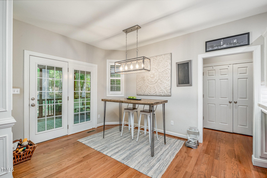 215 Hopesworth Ct Hillsborough, NC 27278