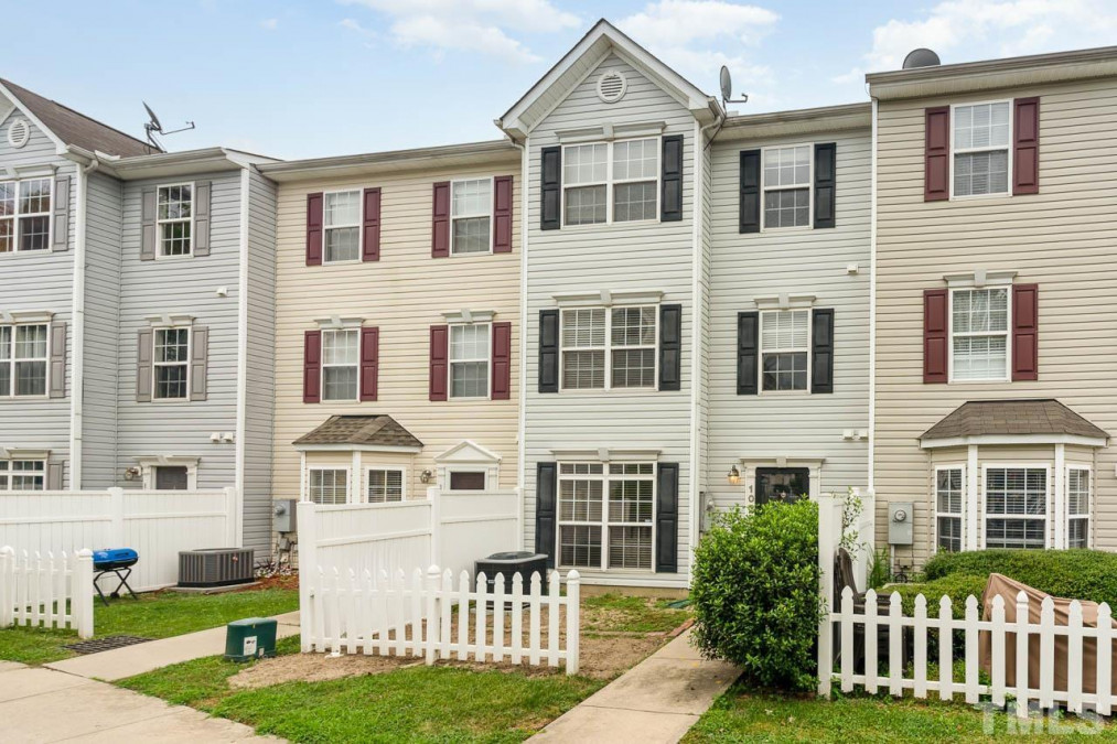 8630 Neuse Landing Ln Raleigh, NC 27616