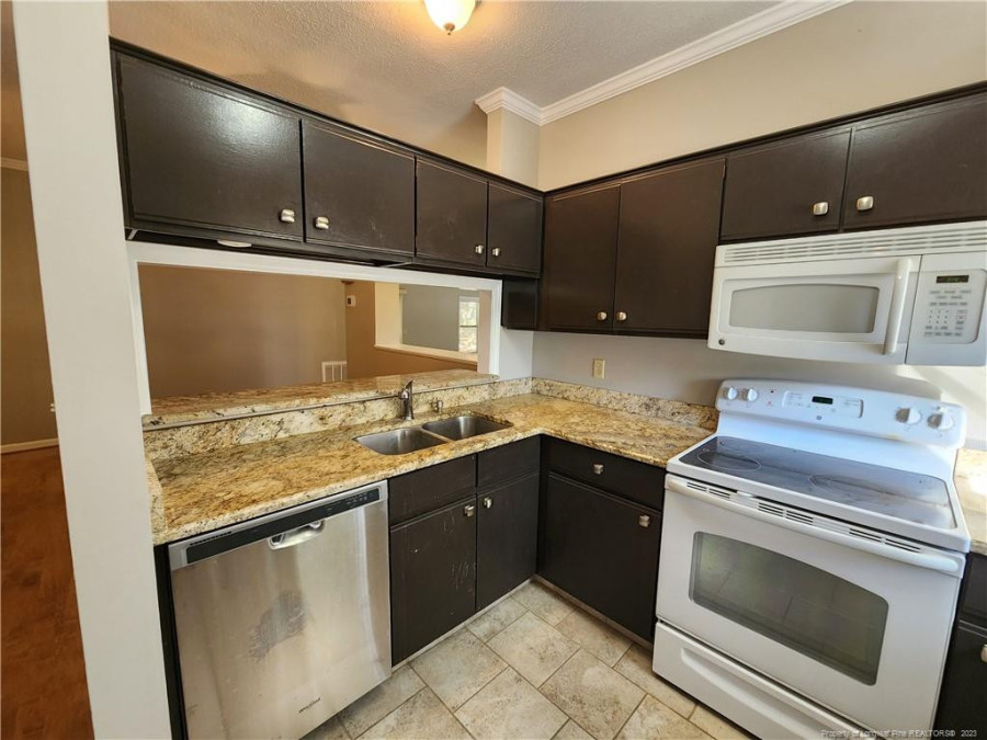 6111 Sunpointe Raleigh, NC 27606