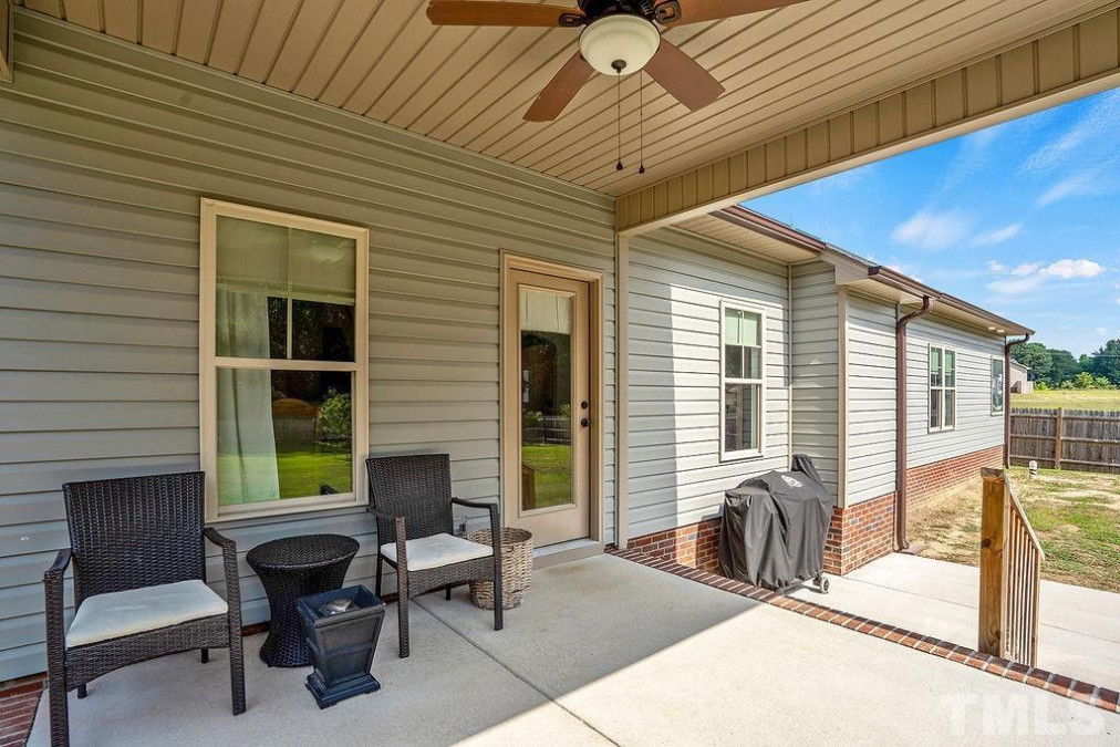 29 Maddox Cv Benson, NC 27504