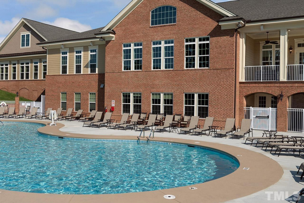 2492 Hutch Ln Apex, NC 27523
