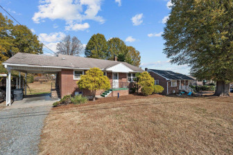 1130 Vaughn Rd Burlington, NC 27217