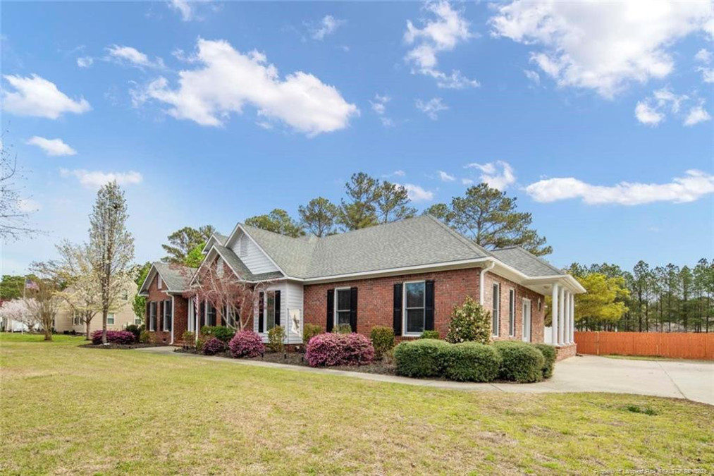 2423 Cypress Lakes Rd Hope Mills, NC 28348